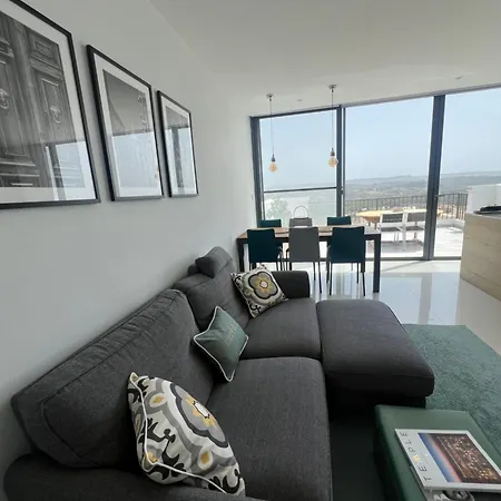 Penthouse With View *